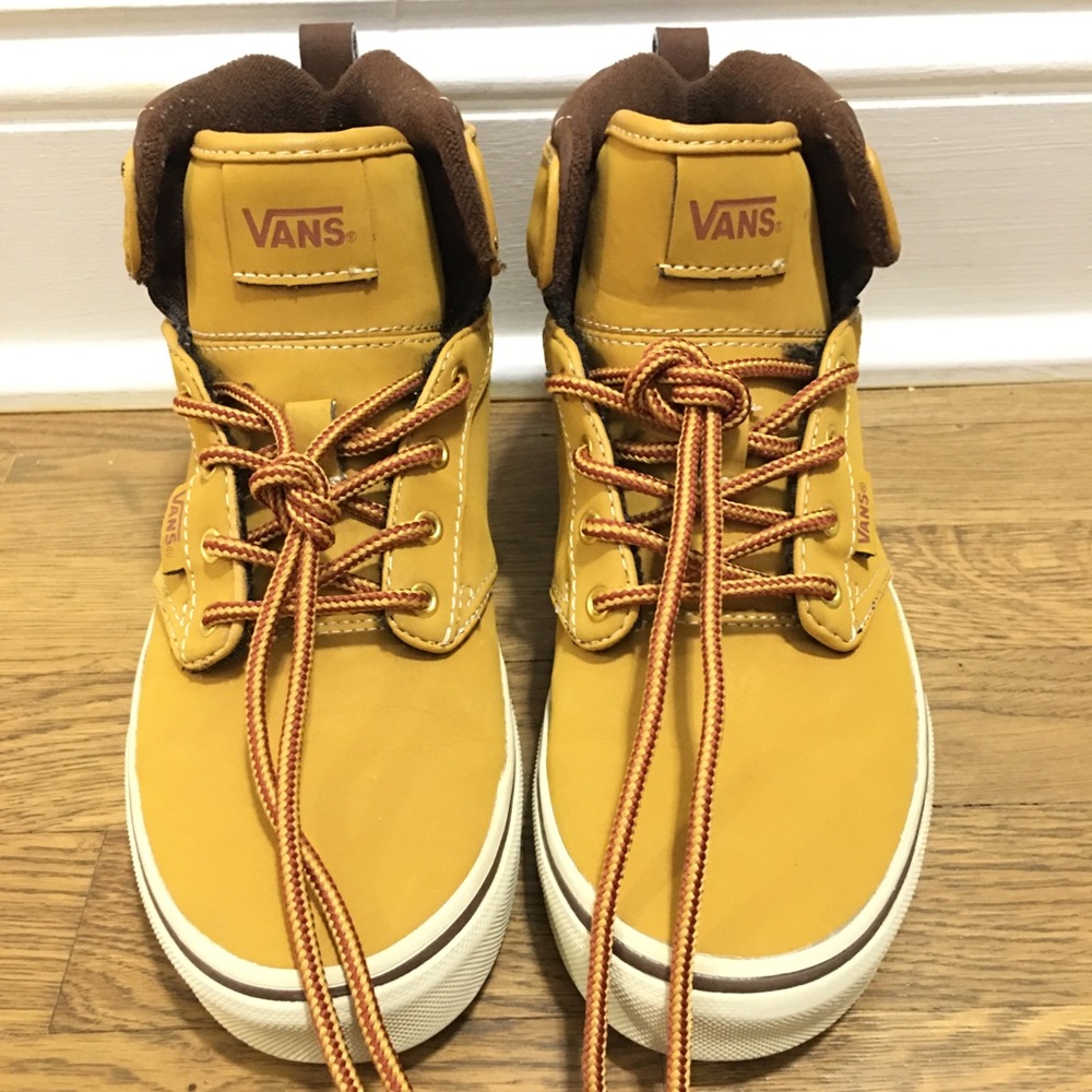 Cute! Vans Size 4 in kids, and in style🙂